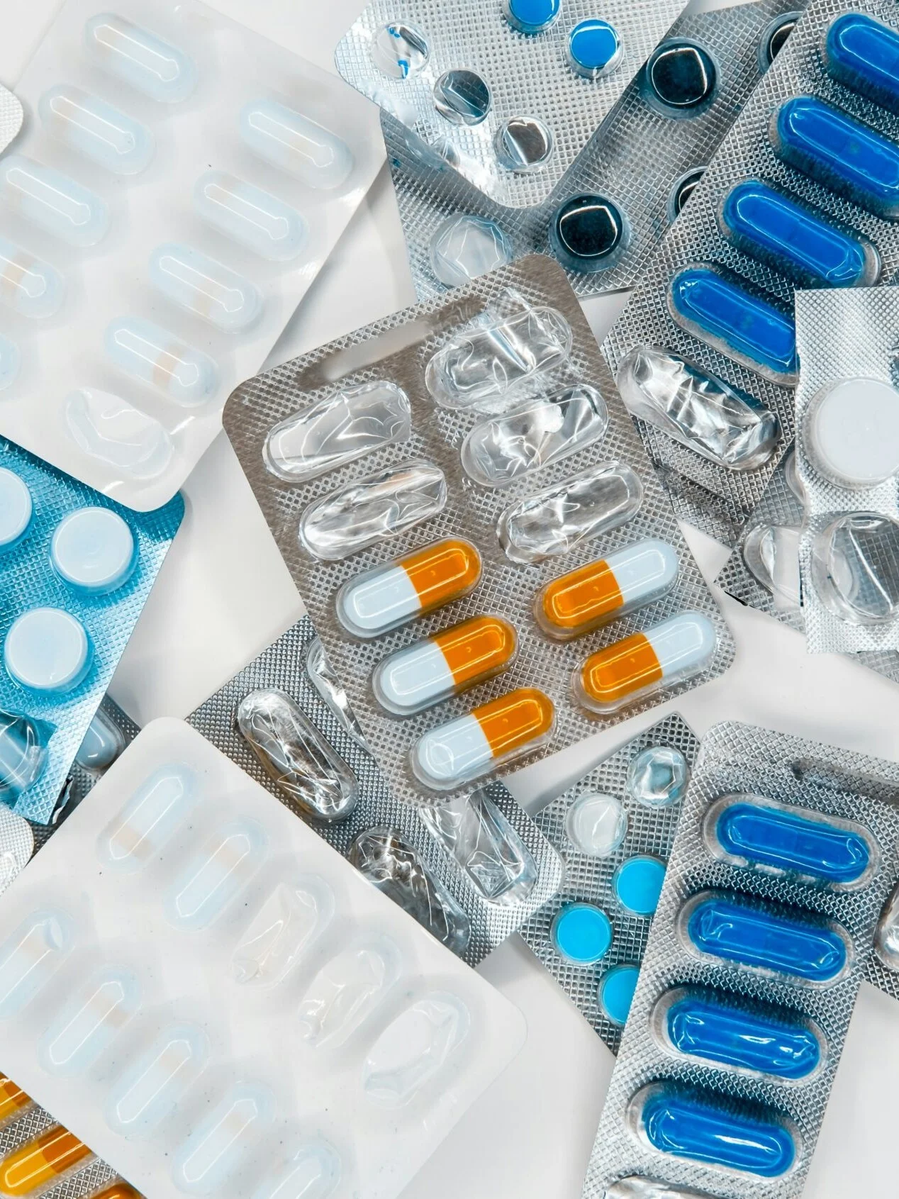 a pile of pills sitting next to each other on top of a table