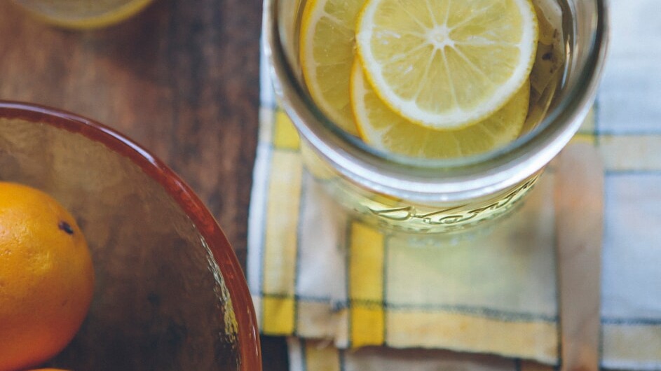 clear glass container with lemon slices